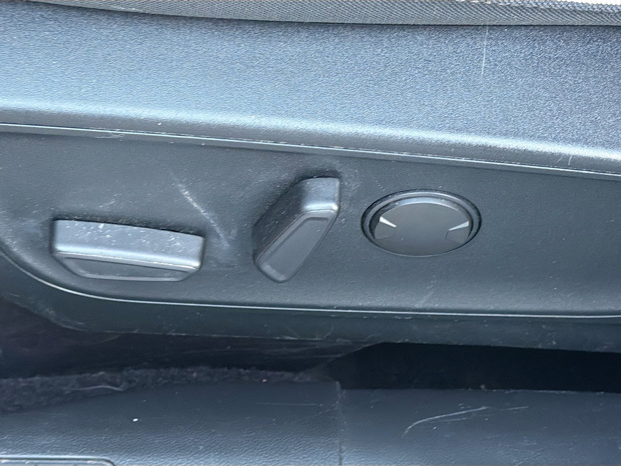 Used 2020 Ford Escape SE image 23