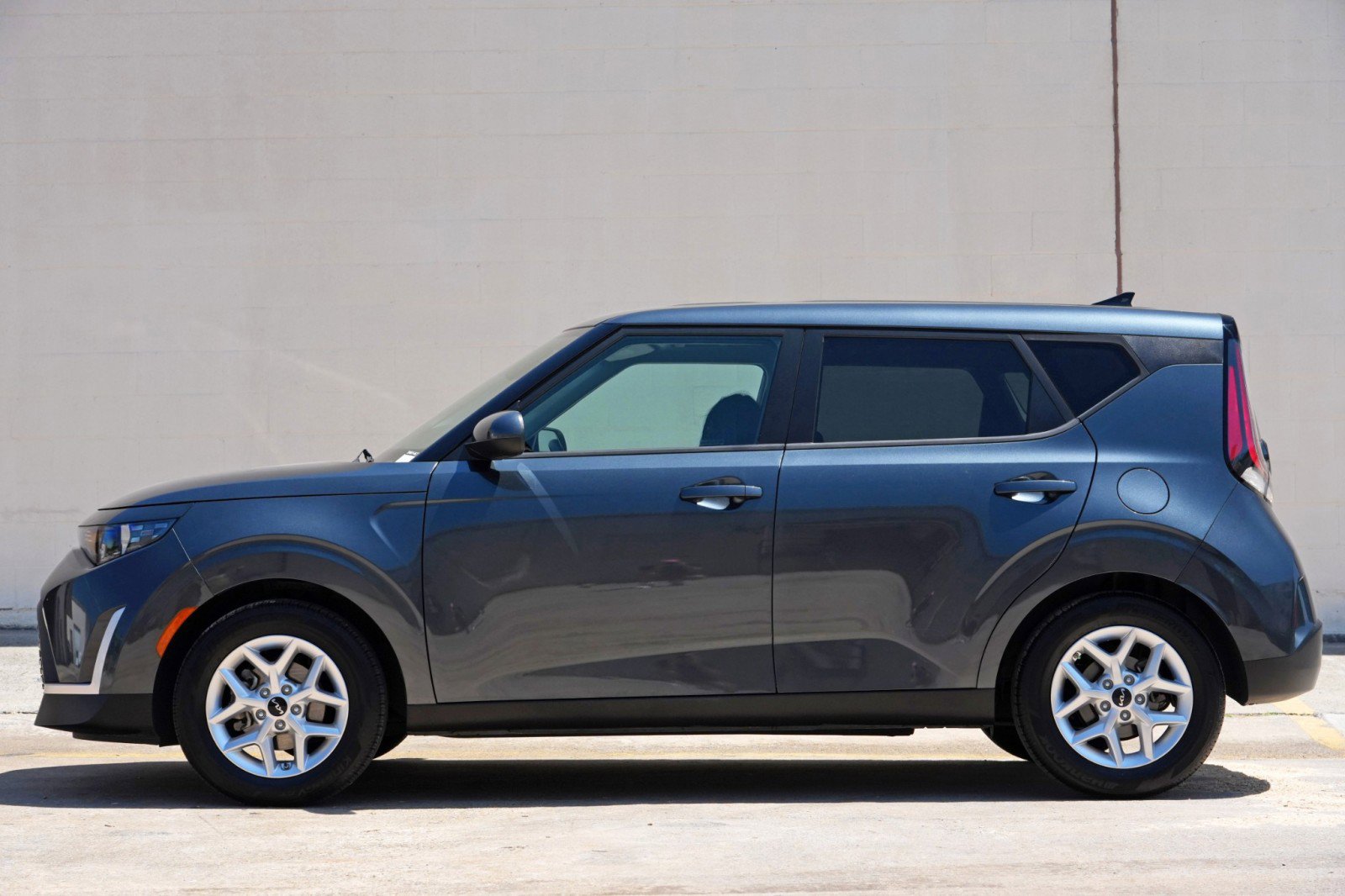 Used 2023 Kia Soul LX w/ LX Technology Package FWD image 8