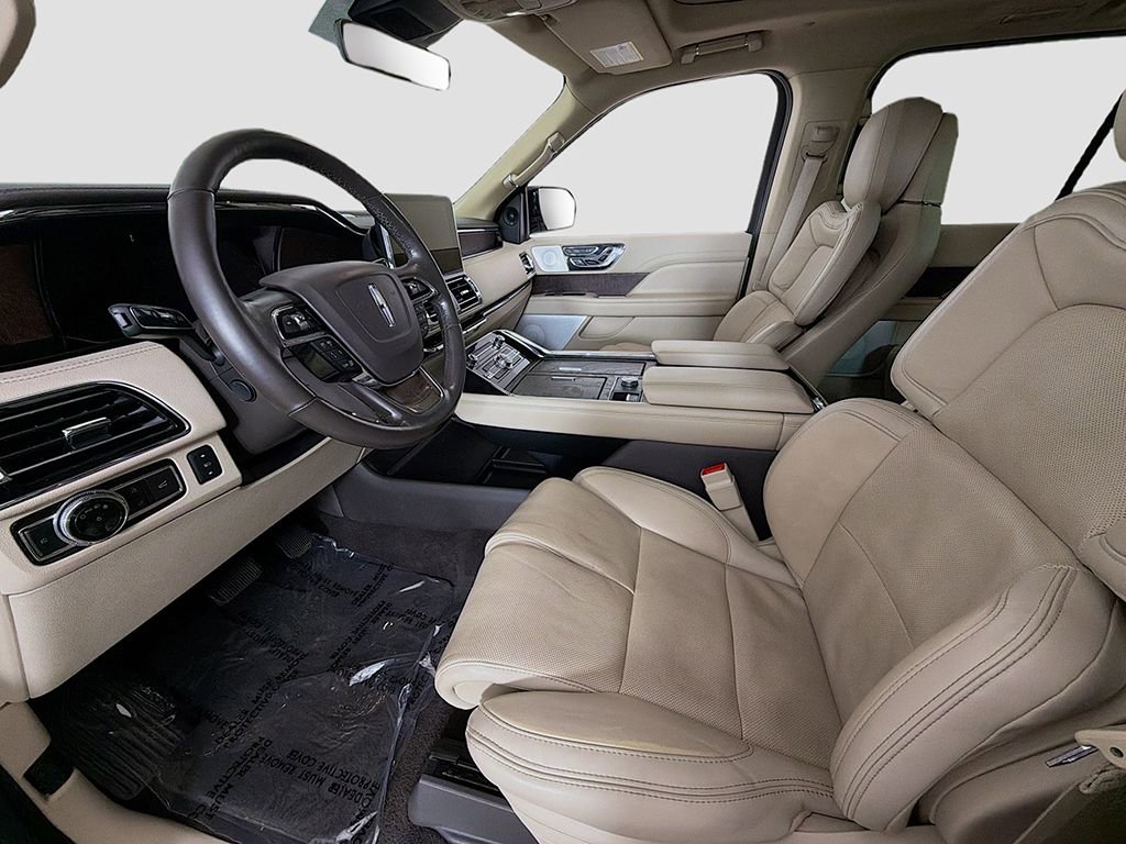 Used 2021 Lincoln Navigator Reserve w/ Luxury Package image 24