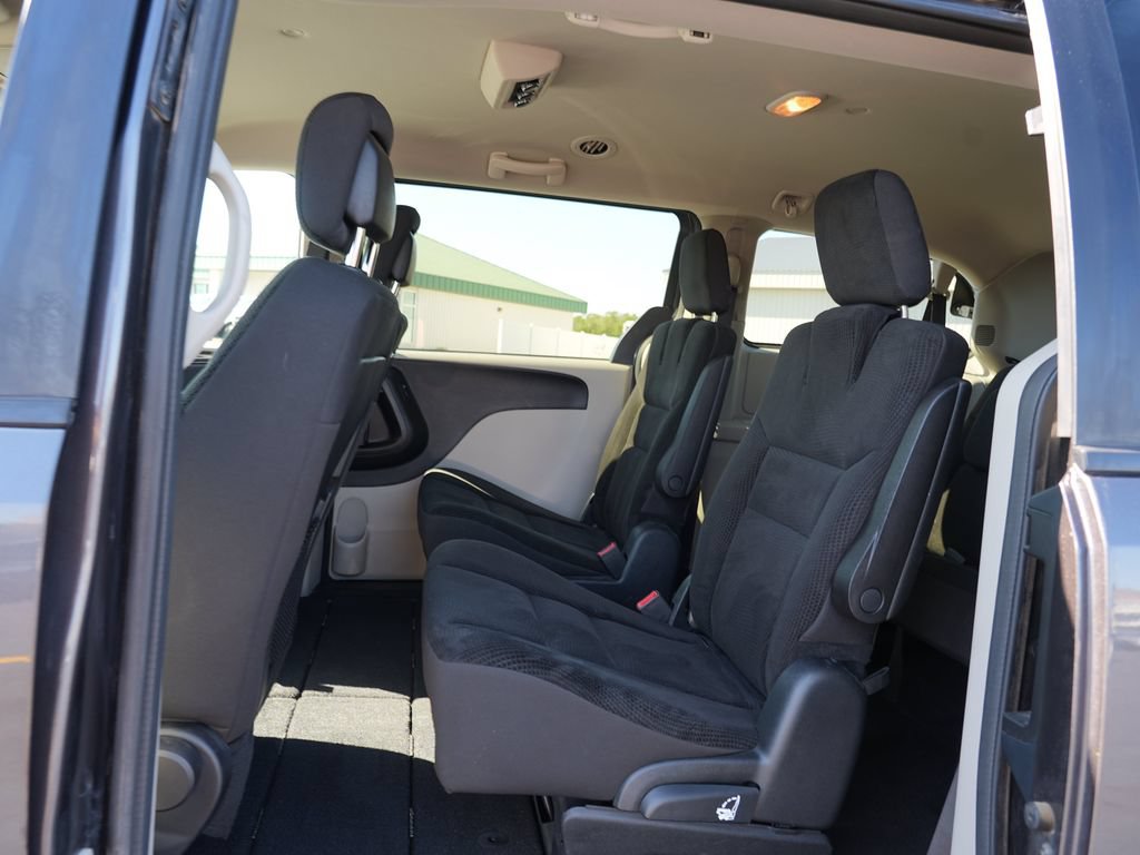 Used 2020 Dodge Grand Caravan SE w/ UConnect Hands-Free Group FWD image 18