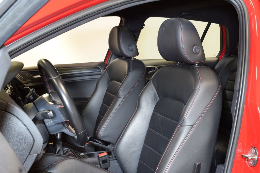 Used 2020 Volkswagen GTI SE FWD image 3