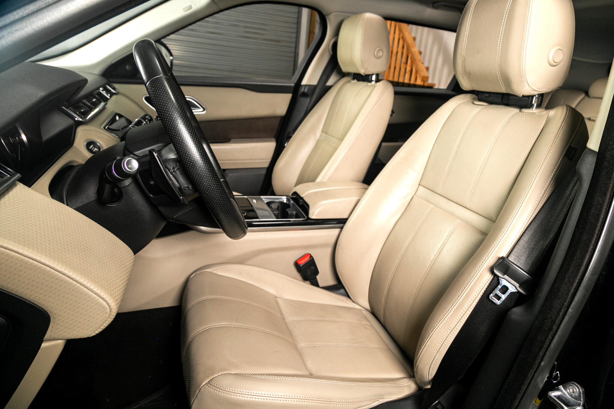 Used 2020 Land Rover Range Rover Velar S image 4