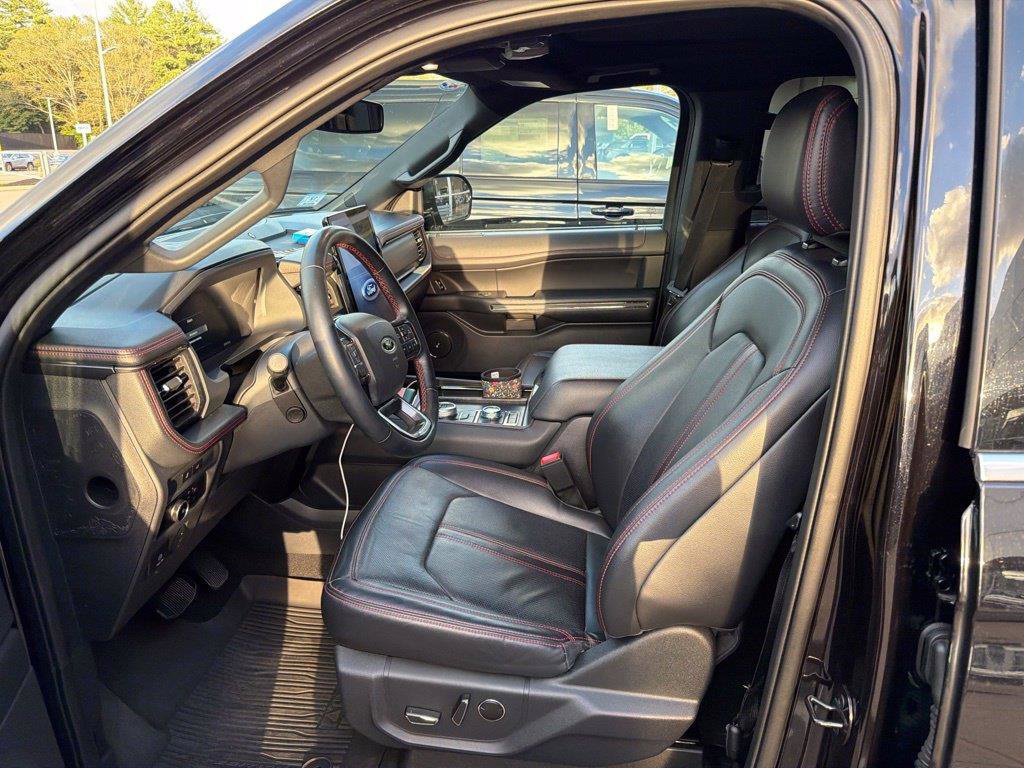 Used 2024 Ford Expedition Max Limited AWD/4WD image 2