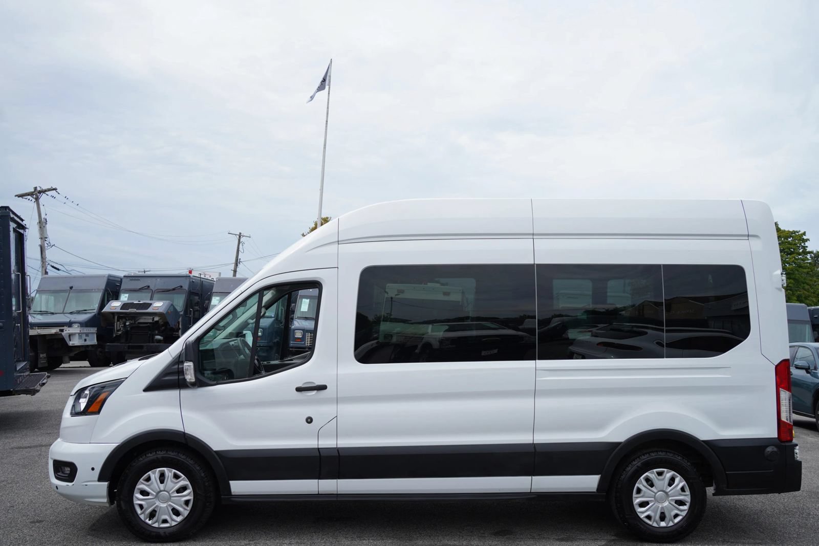 Used 2024 Ford Transit 350 XLT RWD image 6