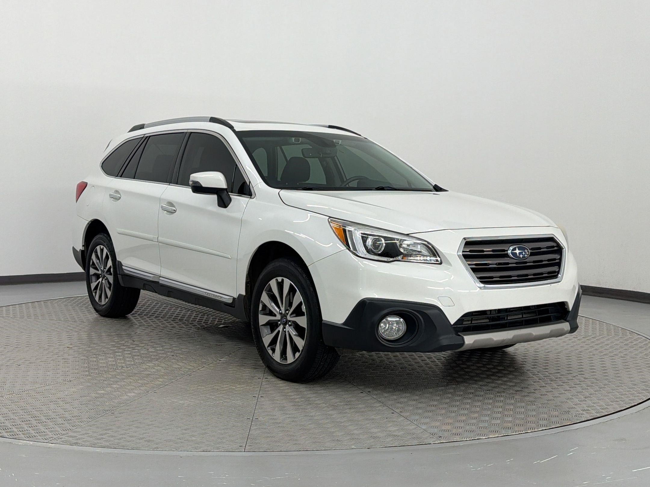 Used 2017 Subaru Outback 3.6R Touring AWD/4WD image 7
