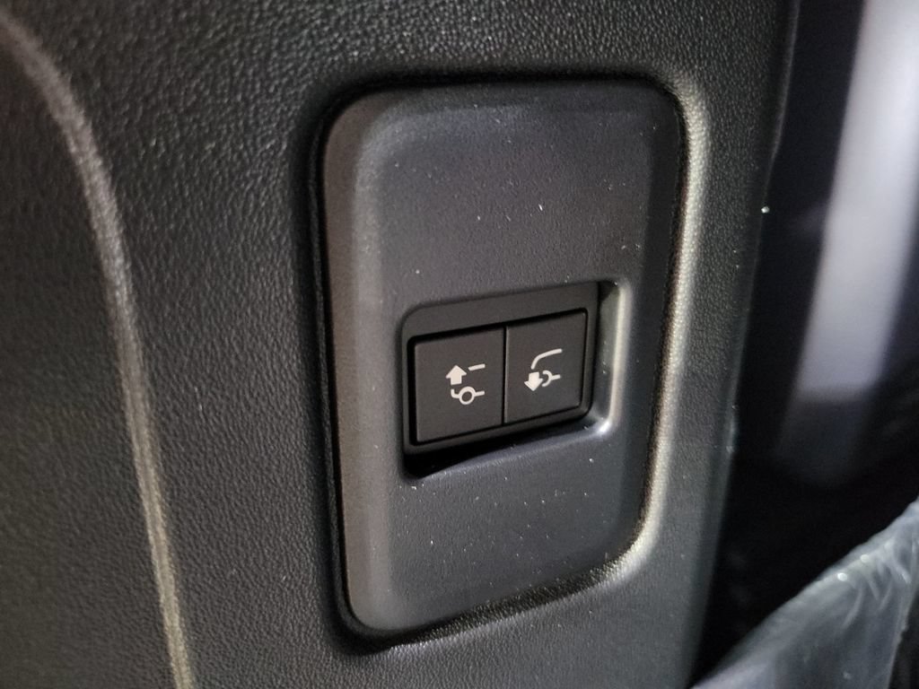 New 2026 Land Rover Defender 110 OCTA AWD/4WD image 30