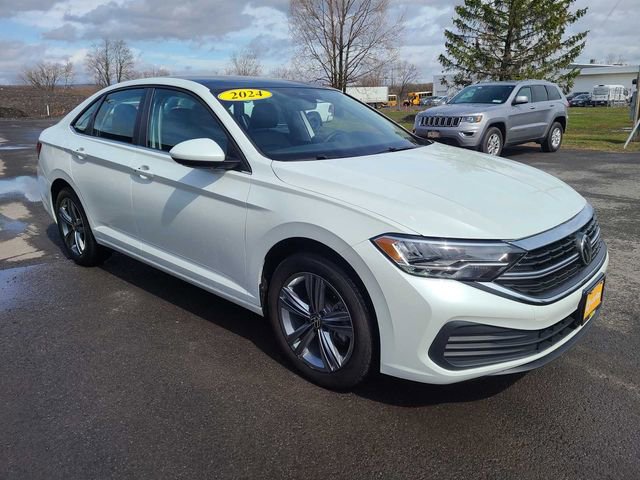 Used 2024 Volkswagen Jetta SE w/ Panoramic Sunroof Package image 4