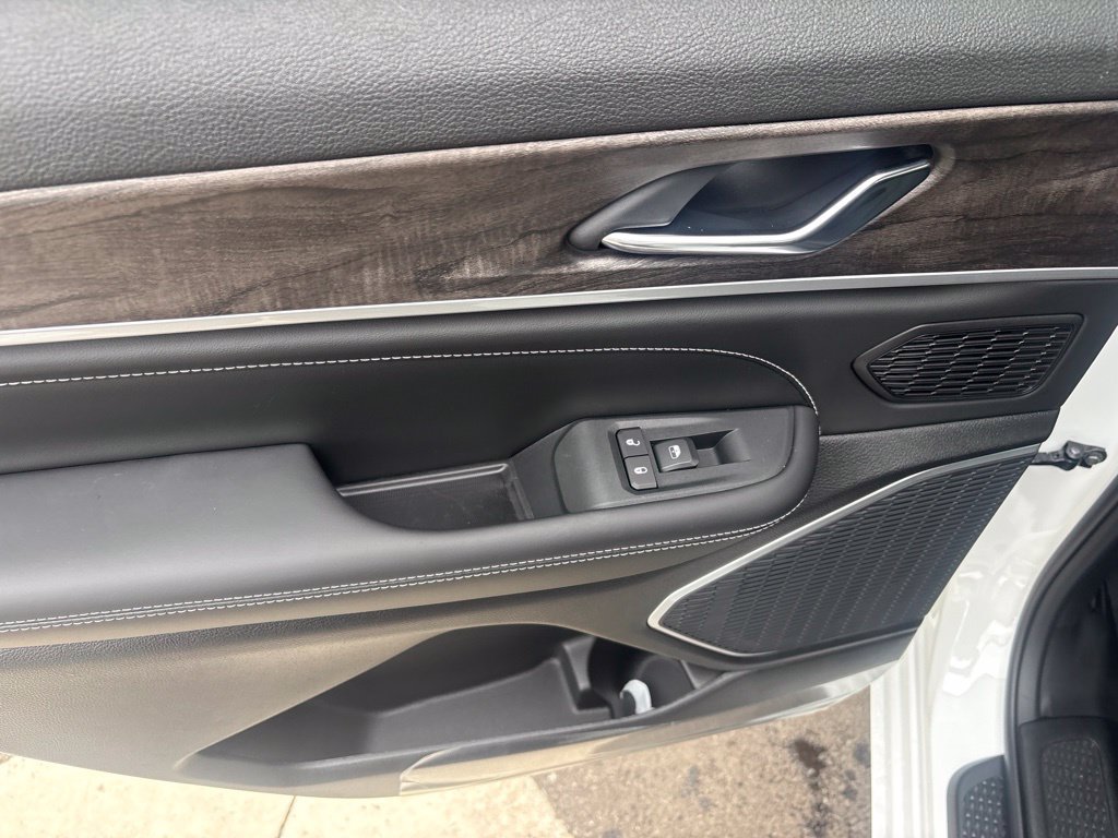 New 2027 Jeep Grand Cherokee L Limited AWD/4WD image 36