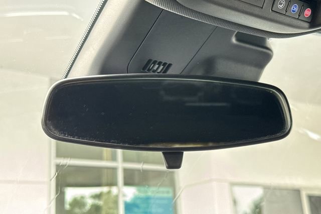Used 2025 Chevrolet Trax RS w/ Sunroof Package FWD image 25