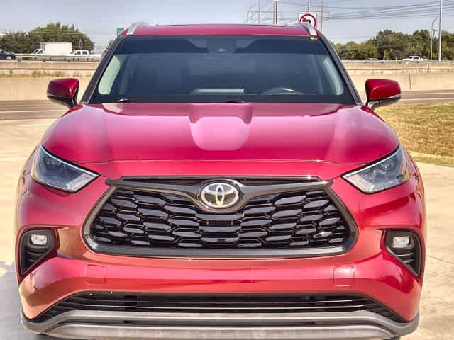 Used 2022 Toyota Highlander XLE AWD/4WD image 7