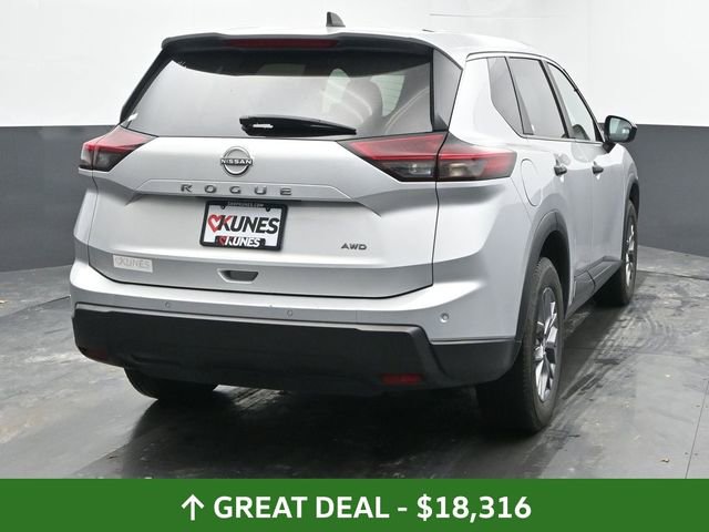 Used 2024 Nissan Rogue S image 10