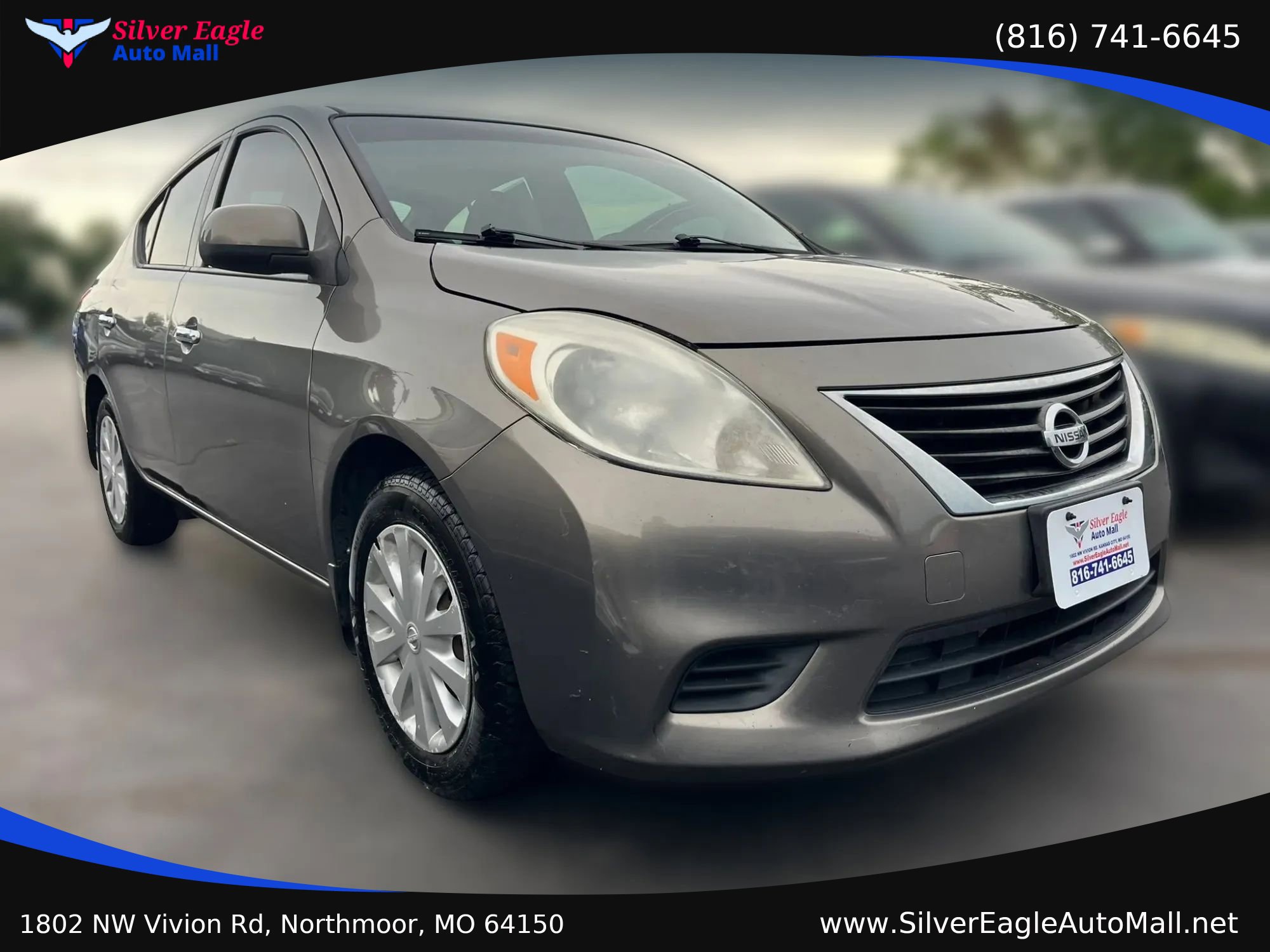 Used 2014 Nissan Versa SV FWD image 2