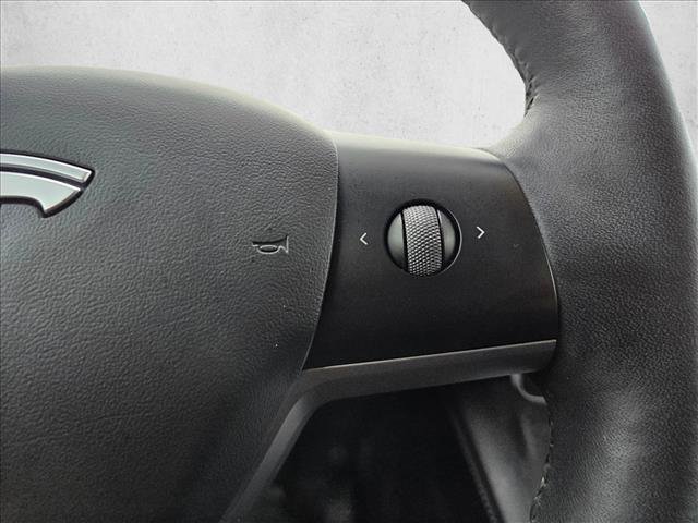 Used 2022 Tesla Model Y Long Range image 24