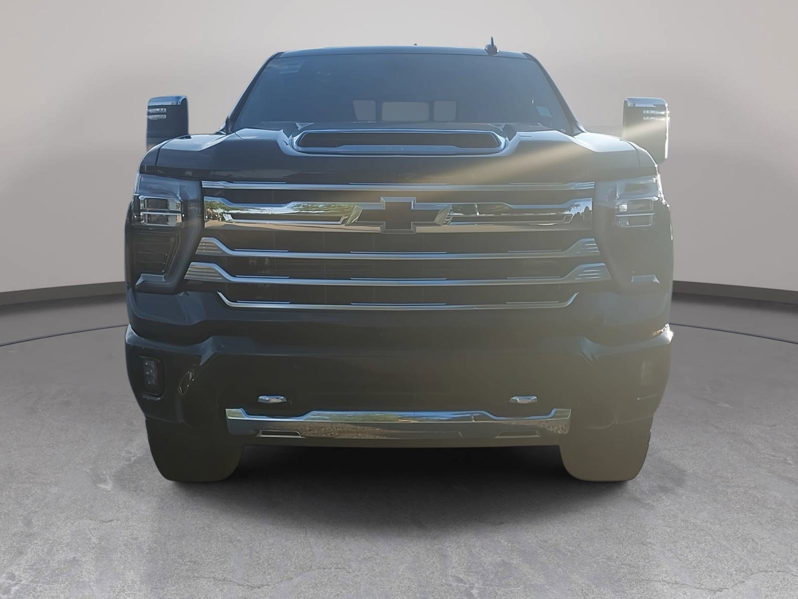 Used 2024 Chevrolet Silverado 2500 High Country w/ Technology Package AWD/4WD image 2
