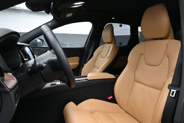 Used 2023 Volvo XC60 B5 Ultimate AWD/4WD image 10