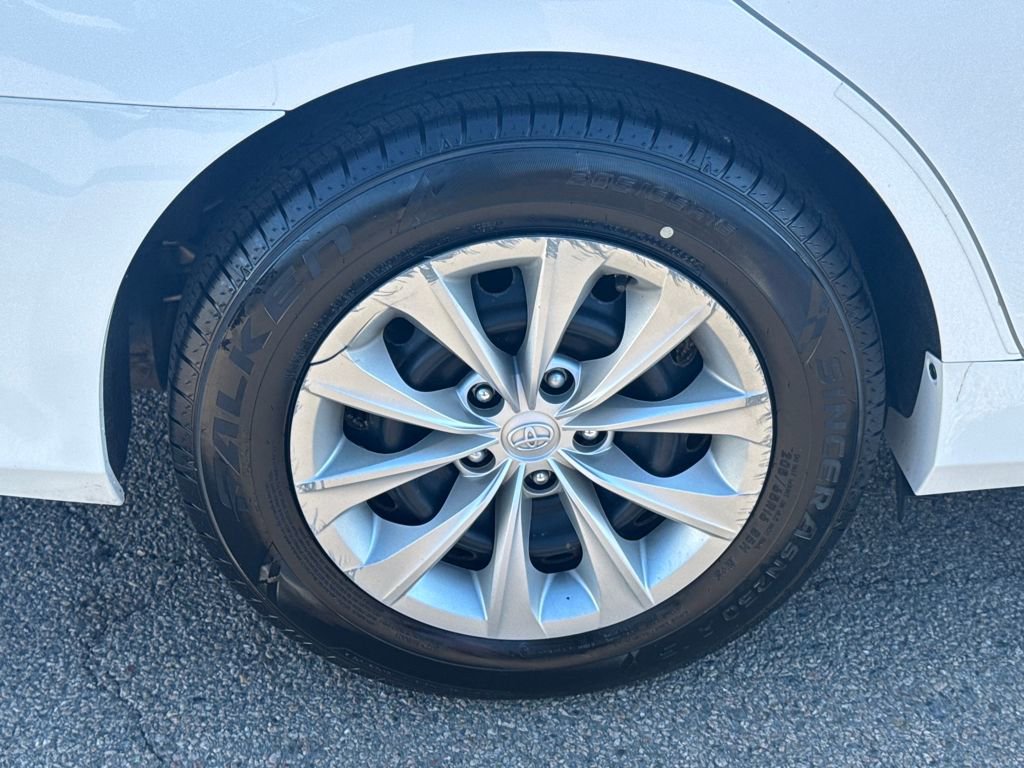 Used 2017 Toyota Camry LE image 39