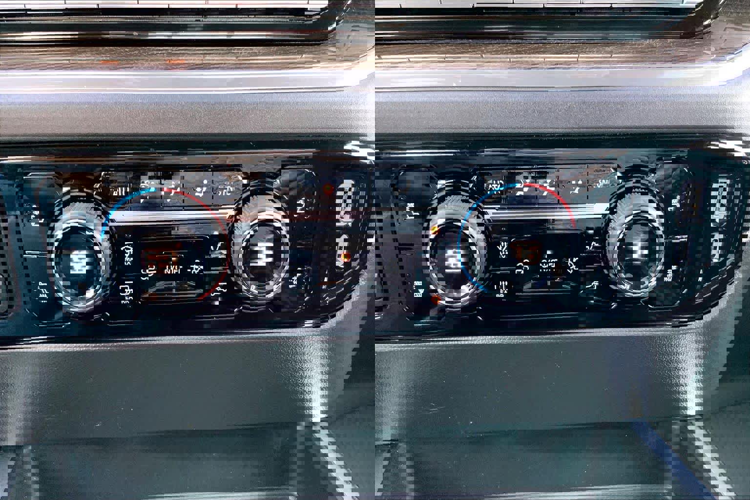 Used 2024 Chevrolet Silverado 1500 LT Trail Boss w/ Convenience Package II image 34