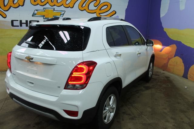 Used 2017 Chevrolet Trax LT w/ Sun & Sound Package FWD image 5