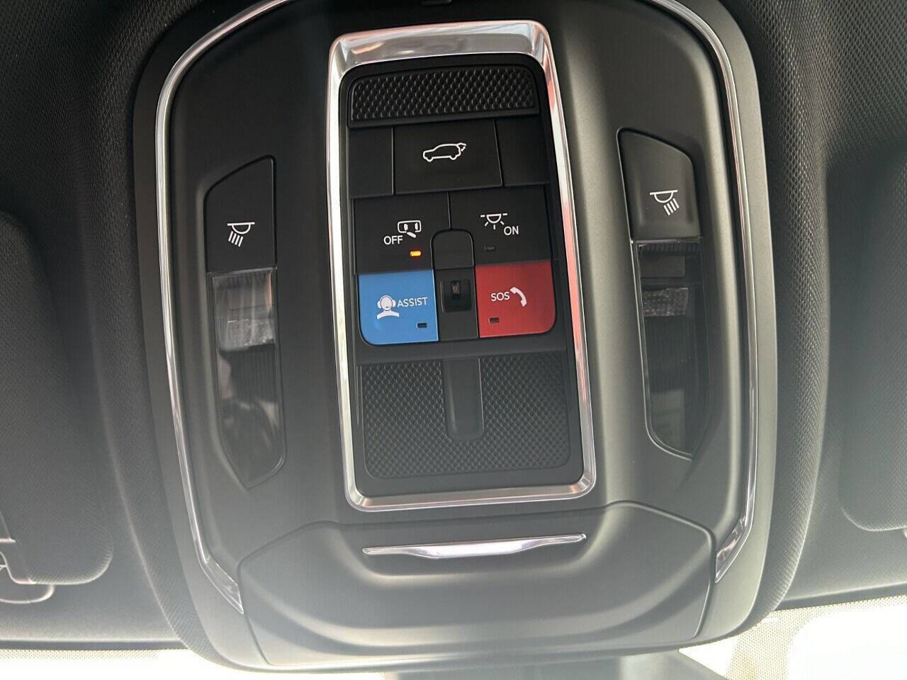 New 2024 Jeep Grand Cherokee Limited w/ Black Appearance Package image 19