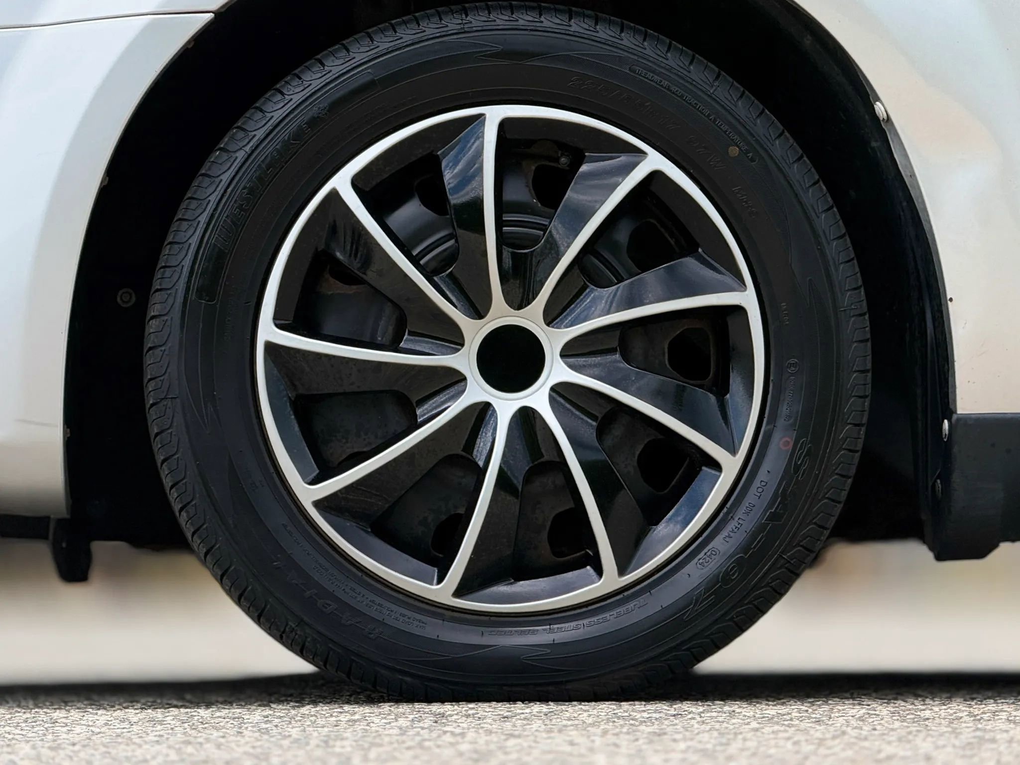 Used 2012 Dodge Avenger SE FWD image 28