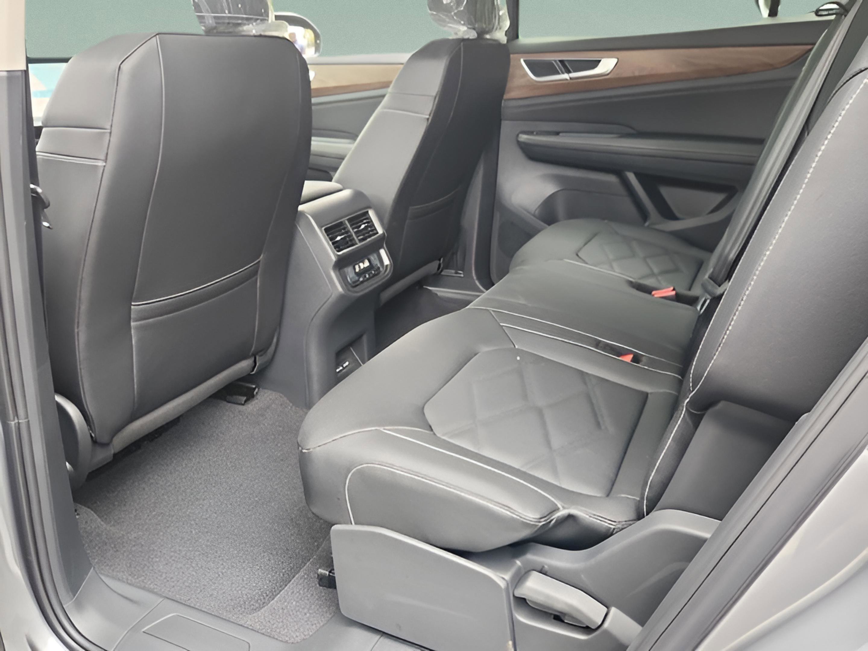 New 2026 Volkswagen Atlas SE image 10