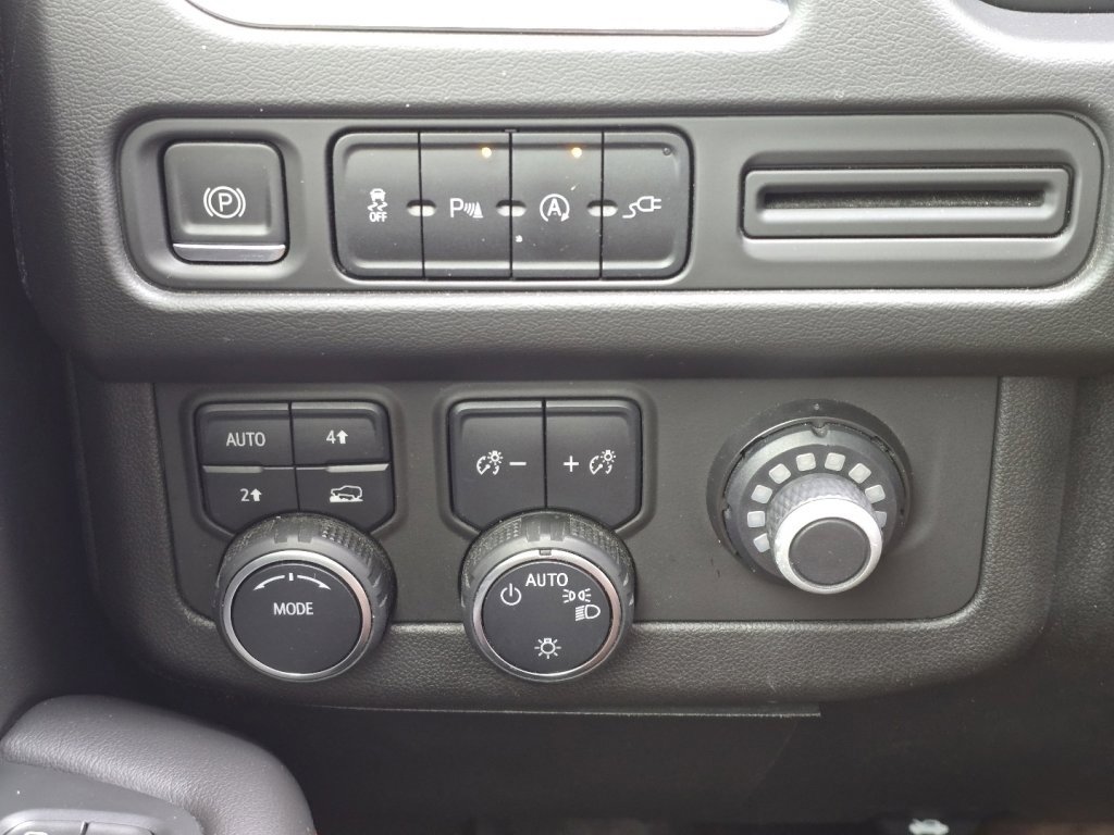 Used 2021 Chevrolet Suburban RST w/ Rear Media and Nav Package image 27