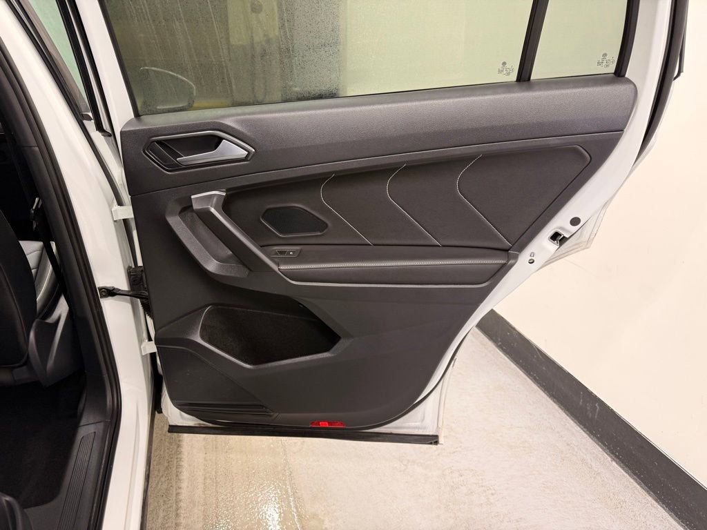 Used 2024 Volkswagen Tiguan SEL R-Line image 25