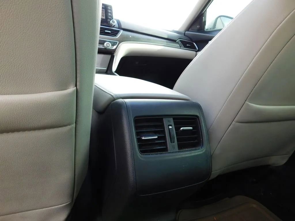 Used 2018 Honda Accord Touring image 9