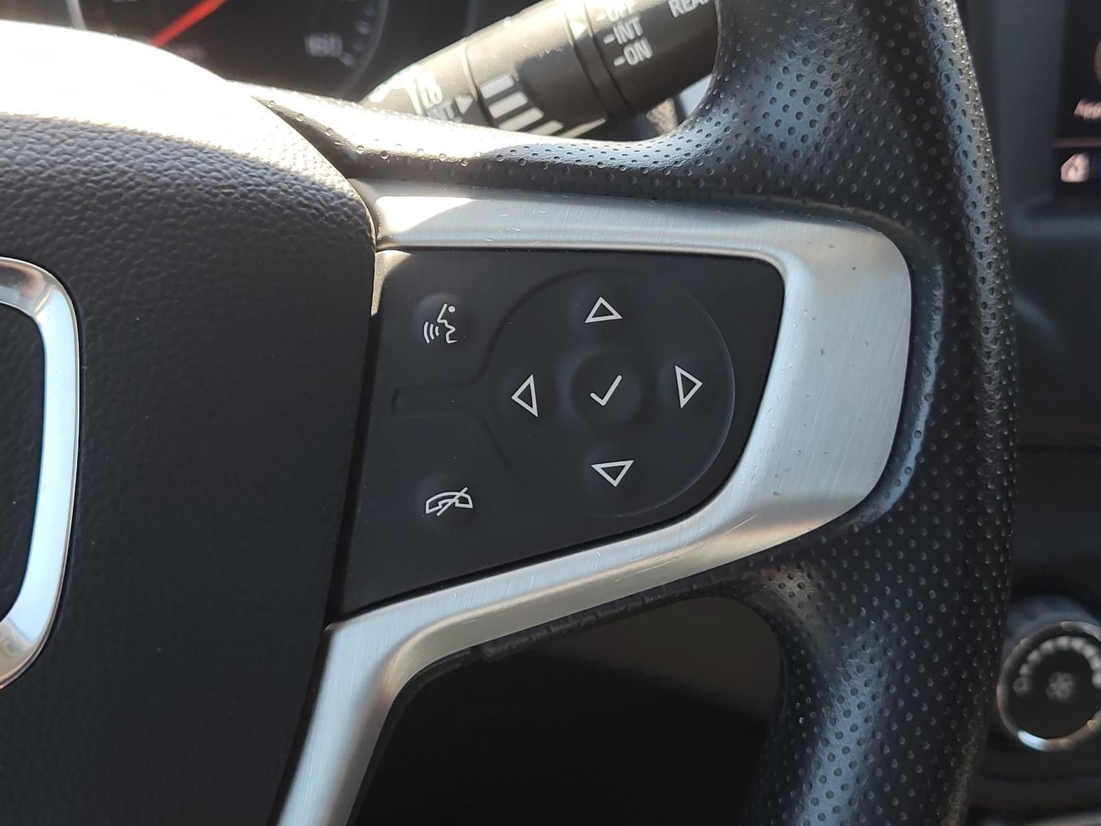 Used 2024 GMC Terrain SLE image 28
