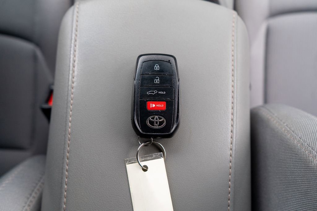 Certified 2024 Toyota Venza LE image 32