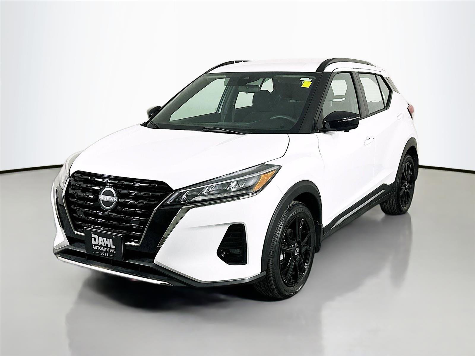 Used 2024 Nissan Kicks SR image 4