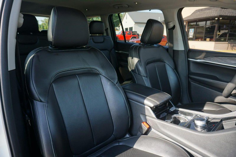 Used 2023 Jeep Grand Cherokee L Limited w/ Luxury Tech Group II AWD/4WD image 34