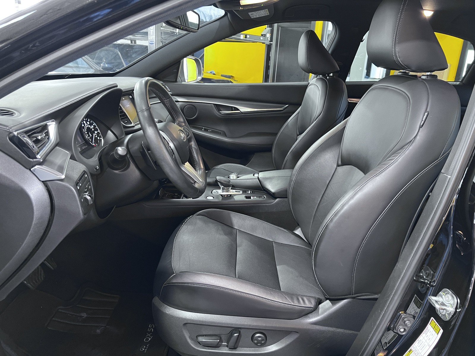 Used 2023 INFINITI QX55 Luxe w/ Cargo Package AWD/4WD image 14