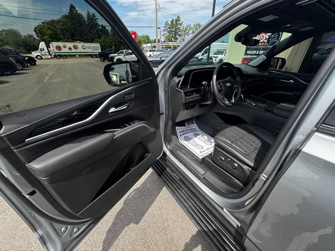 Used 2024 Cadillac Escalade V w/ LPO, ONYX Package AWD/4WD image 10