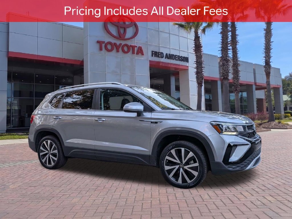 Used 2024 Volkswagen Taos SE FWD image 1