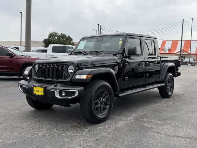 Used 2024 Jeep Gladiator Sport AWD/4WD image 4
