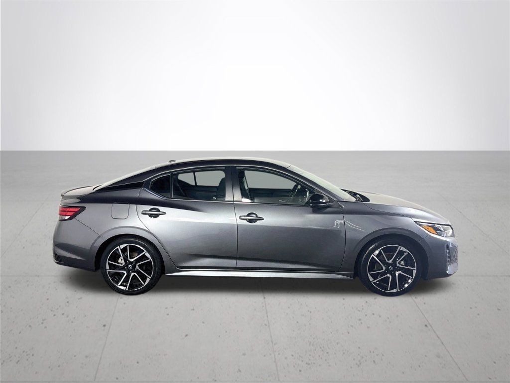 Used 2025 Nissan Sentra SR FWD image 5