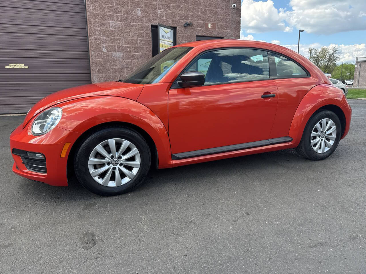 Used 2017 Volkswagen Beetle 1.8T Classic FWD image 3