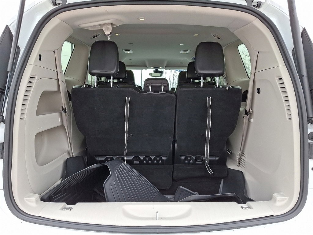 Used 2023 Chrysler Pacifica Touring-L image 29