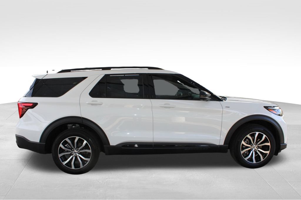 Used 2025 Ford Explorer ST-Line AWD/4WD image 18