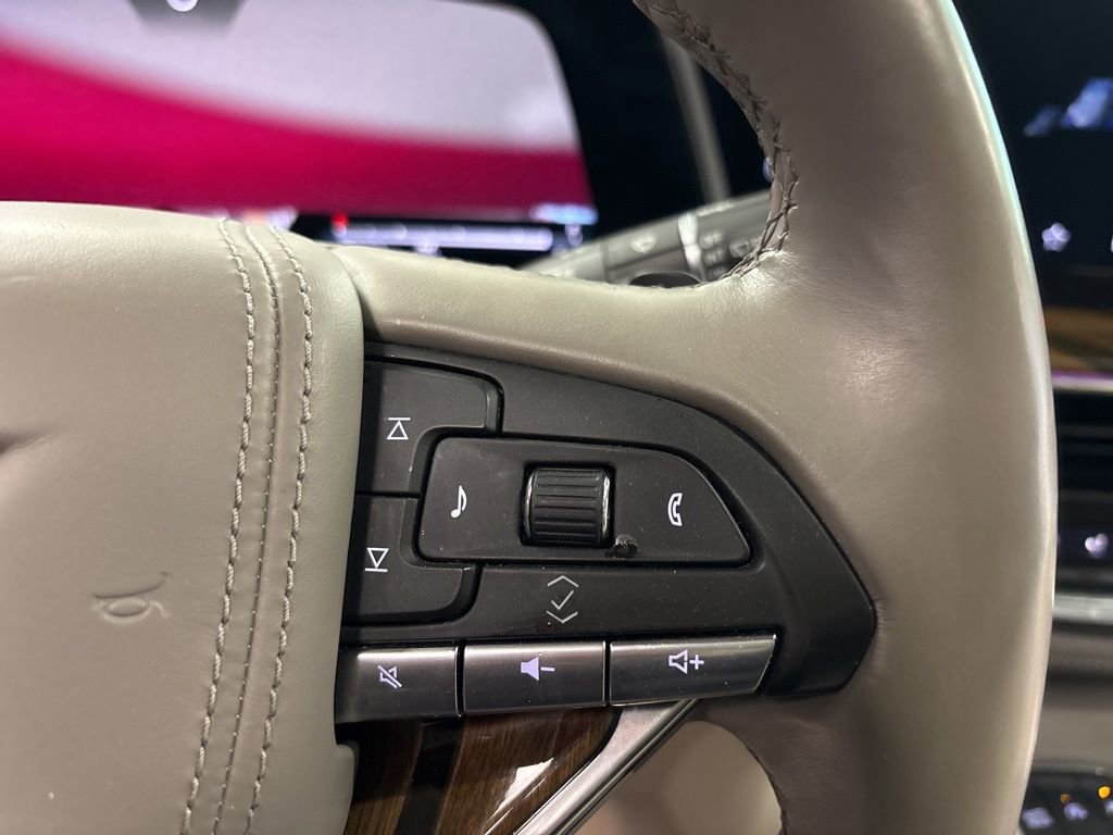 Used 2022 Cadillac Escalade ESV Premium Luxury Platinum image 17
