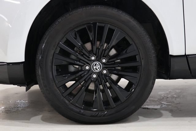 Used 2023 Toyota Venza Nightshade AWD/4WD image 11