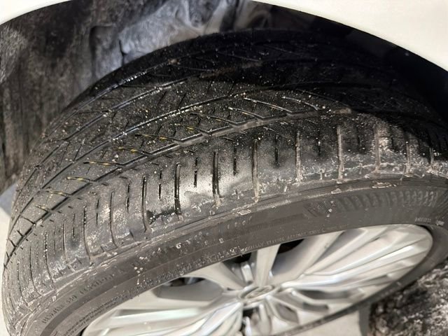 Used 2021 Toyota Avalon Limited image 29