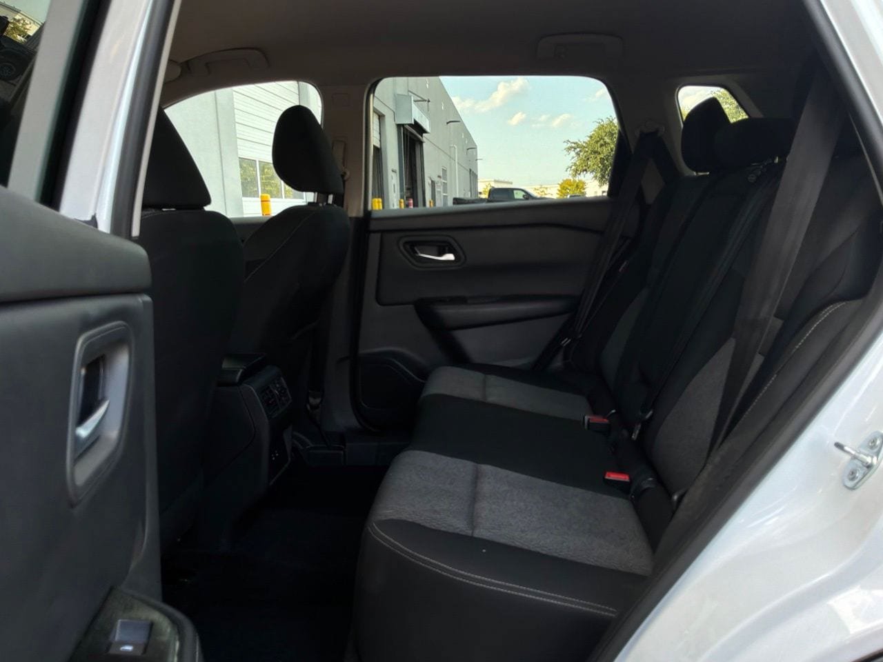 Used 2025 Nissan Rogue SV FWD image 12