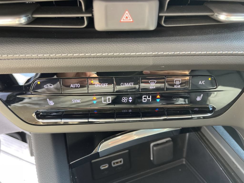 Used 2023 Buick Envision Essence AWD/4WD image 18