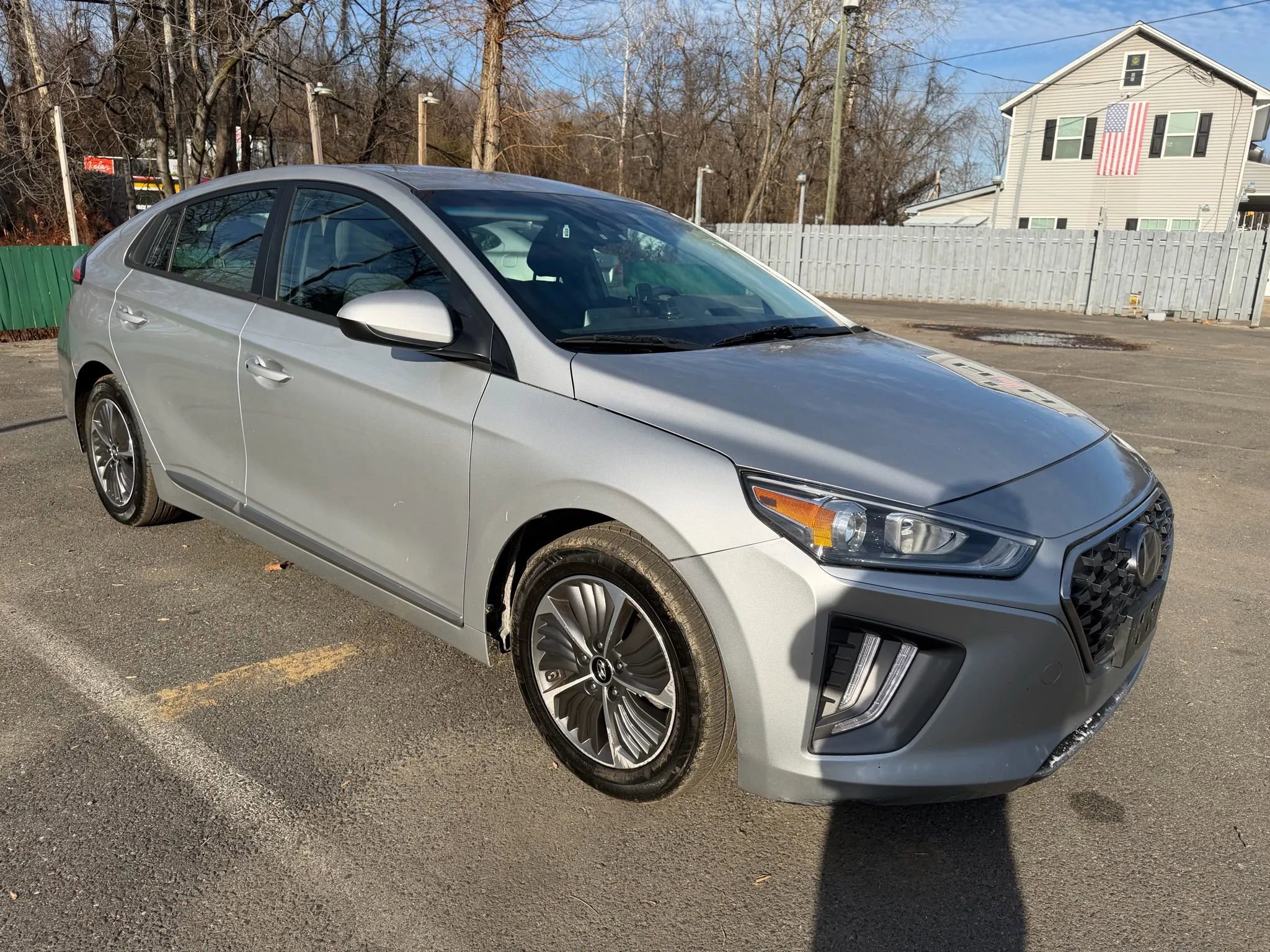 Used 2021 Hyundai Ioniq SE image 3