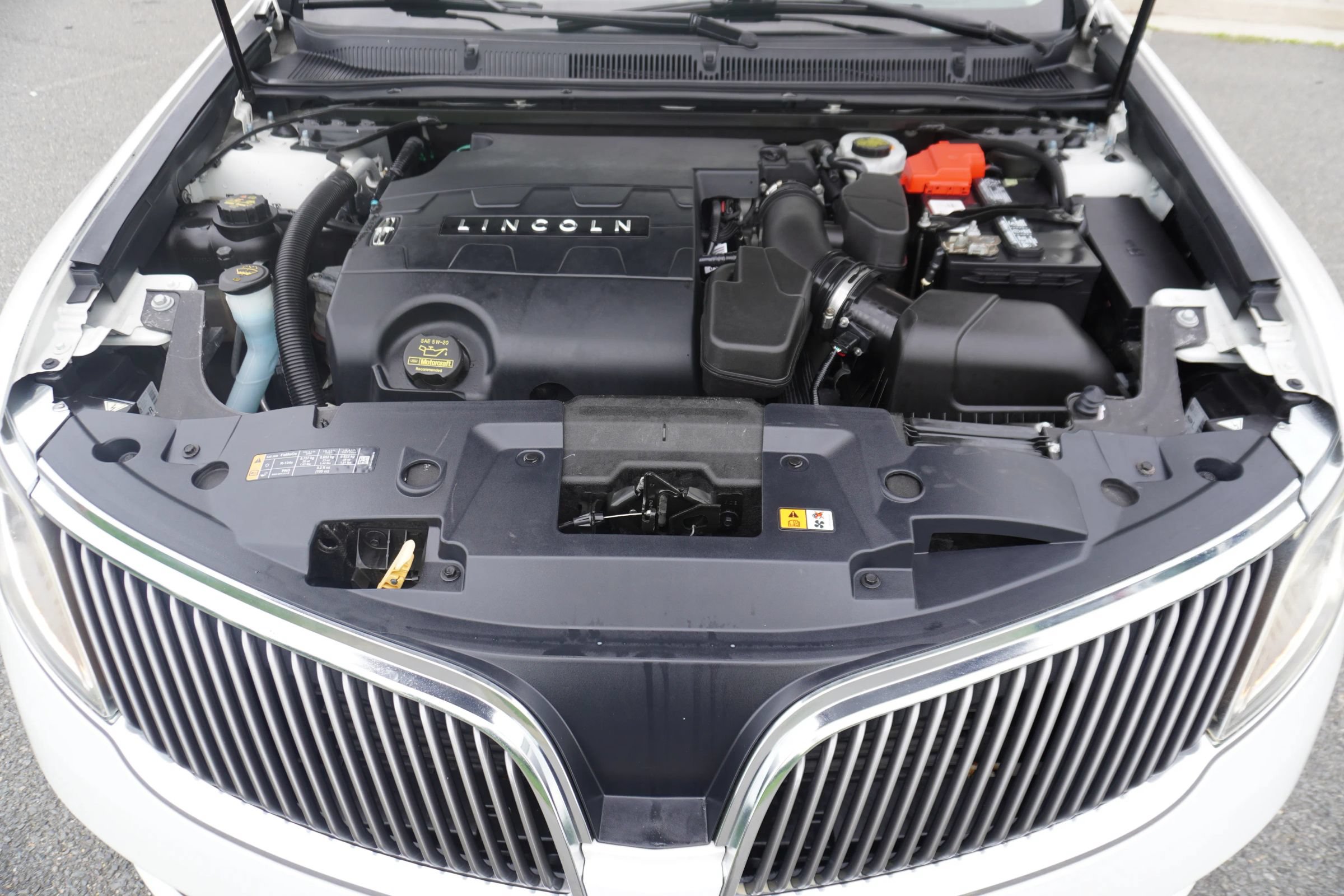 Used 2013 Lincoln MKS FWD image 24