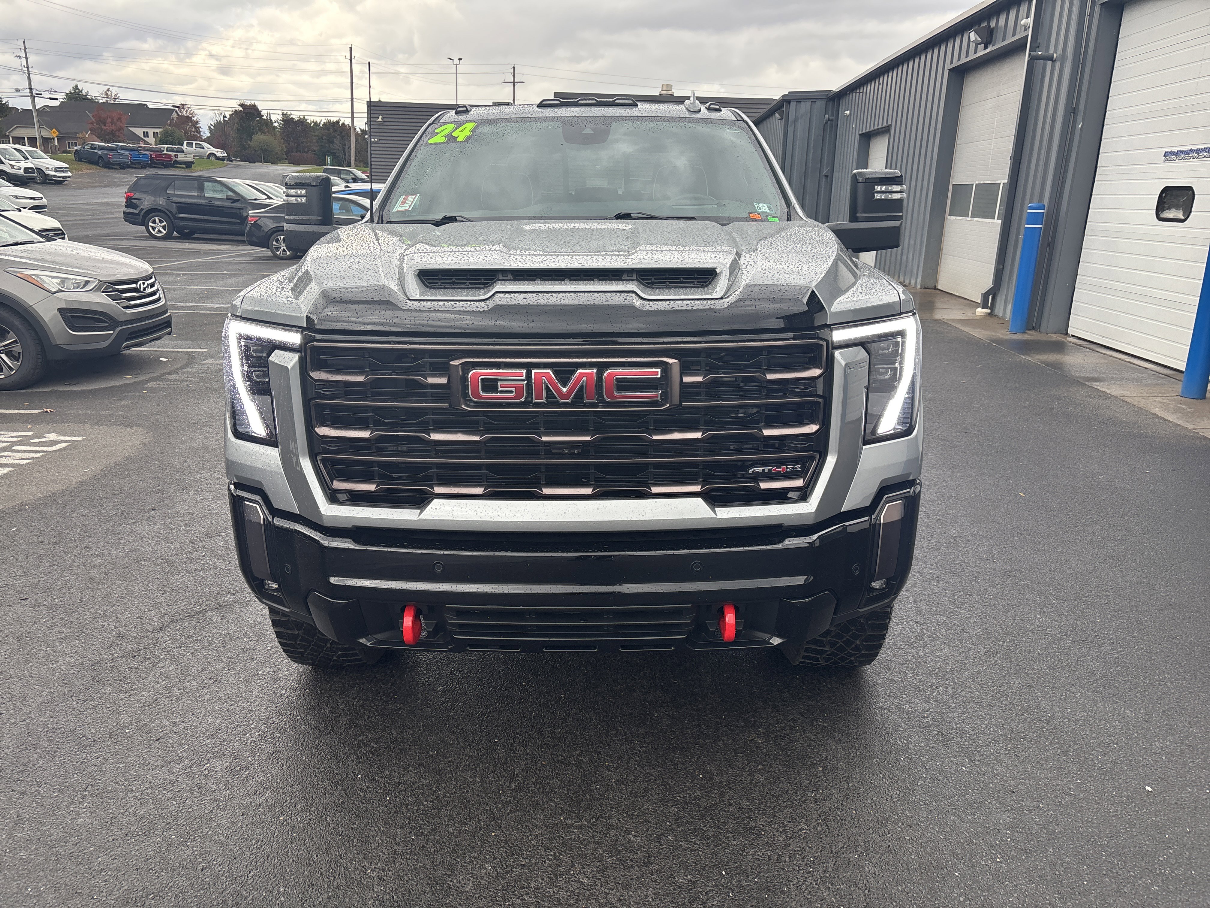 Used 2024 GMC Sierra 2500 AT4X image 9