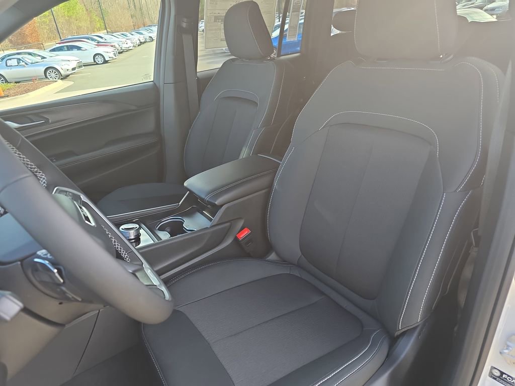 New 2025 Jeep Grand Cherokee Laredo image 15