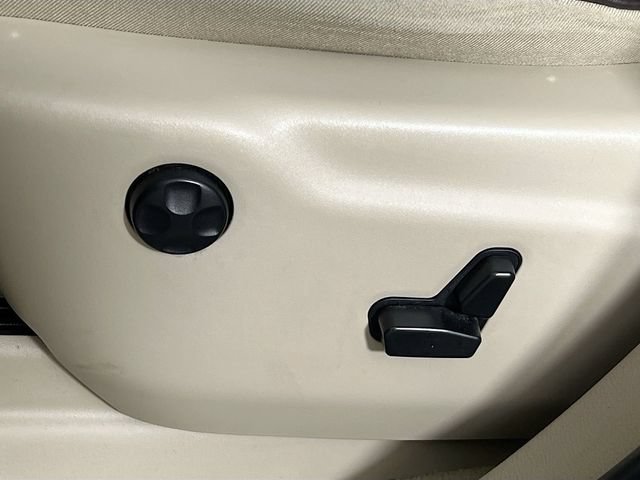 Used 2021 Jeep Grand Cherokee Overland AWD/4WD image 11